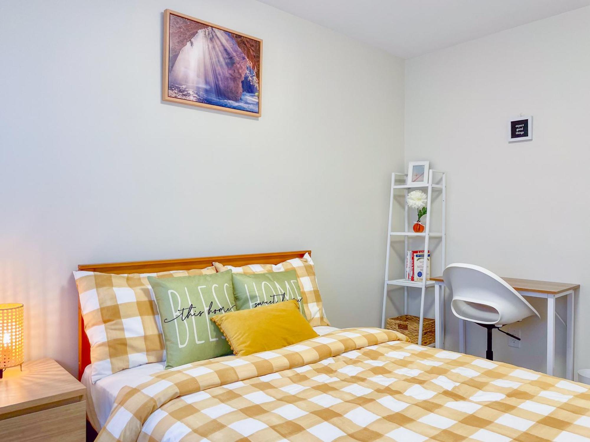 토론토 Newly-Renovated 3Br House, 12 Minutes To Airport 아파트 외부 사진