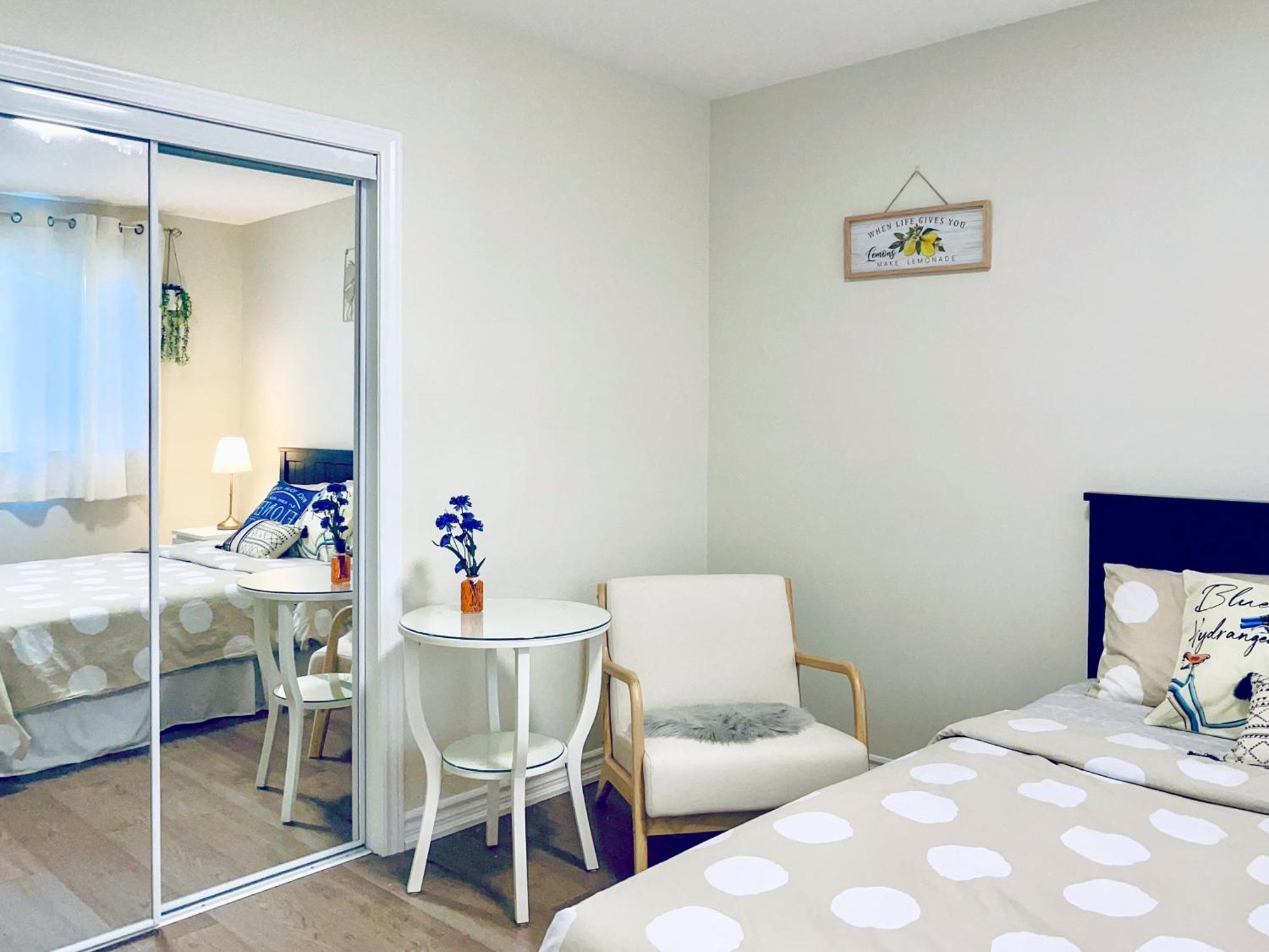토론토 Newly-Renovated 3Br House, 12 Minutes To Airport 아파트 외부 사진