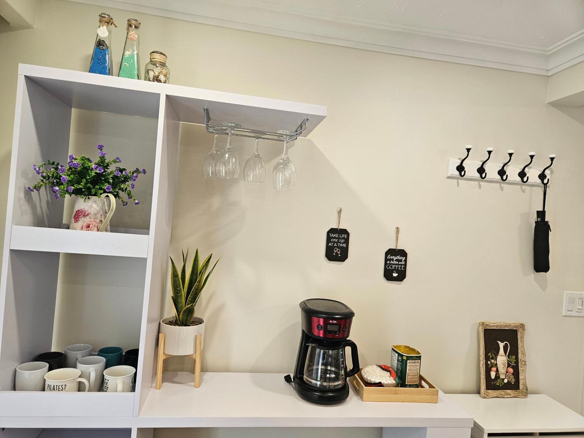 토론토 Newly-Renovated 3Br House, 12 Minutes To Airport 아파트 외부 사진
