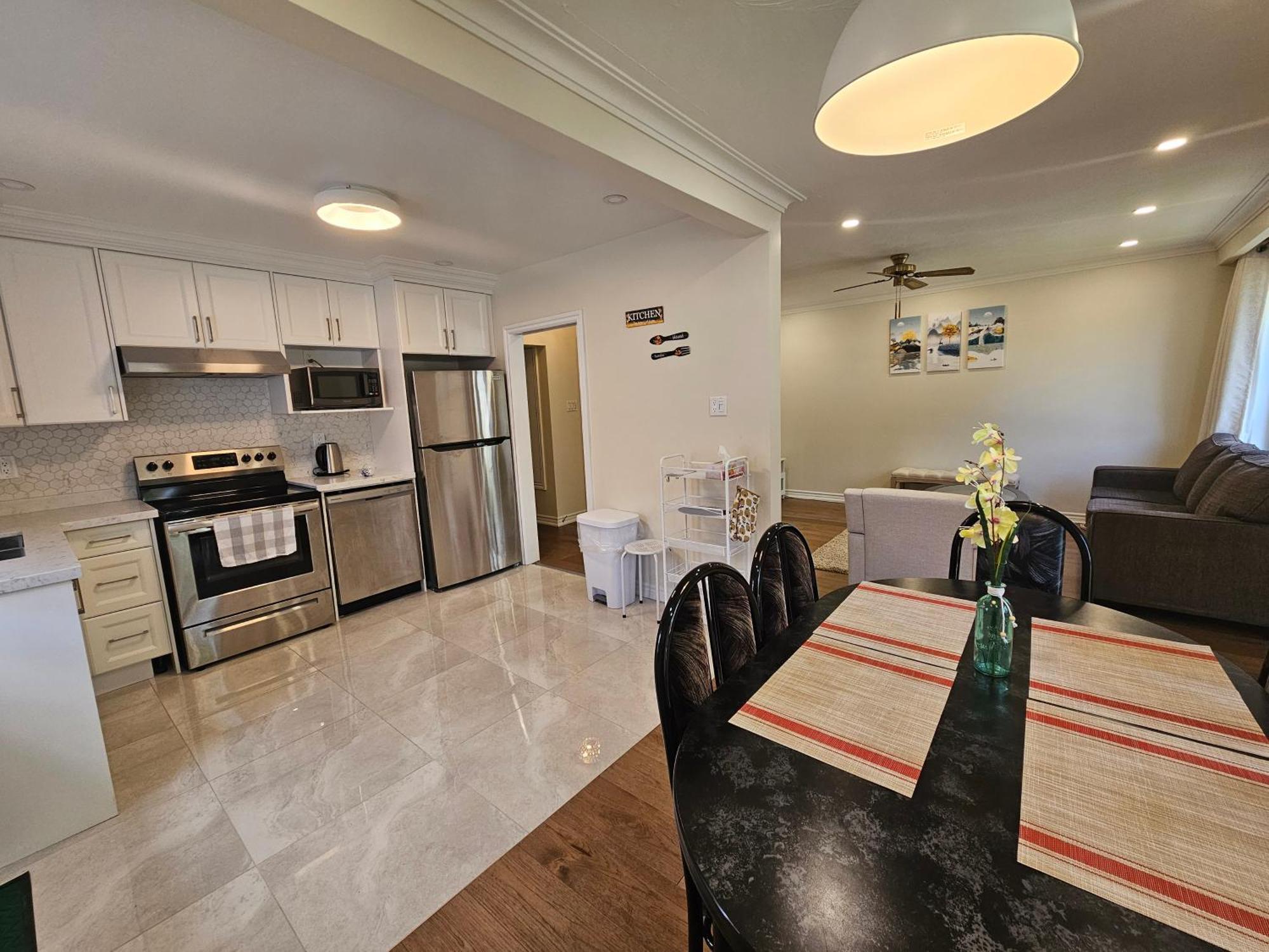 토론토 Newly-Renovated 3Br House, 12 Minutes To Airport 아파트 외부 사진