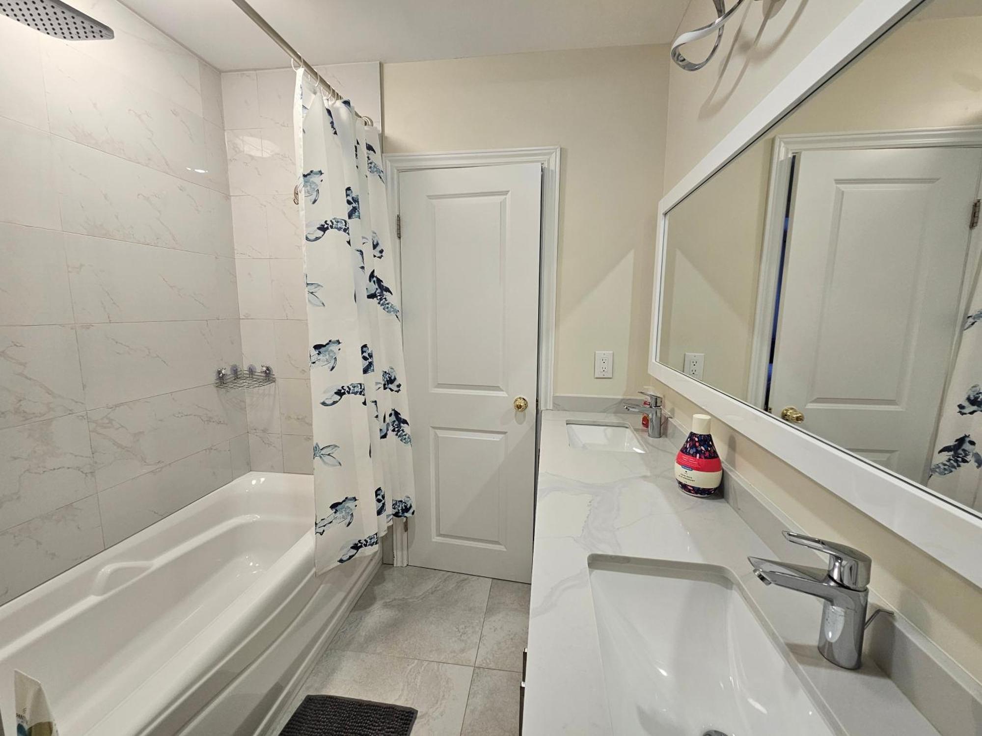 토론토 Newly-Renovated 3Br House, 12 Minutes To Airport 아파트 외부 사진