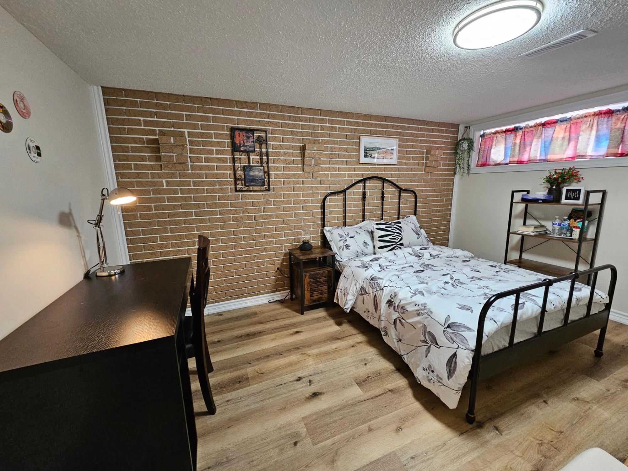 토론토 Newly-Renovated 3Br House, 12 Minutes To Airport 아파트 외부 사진
