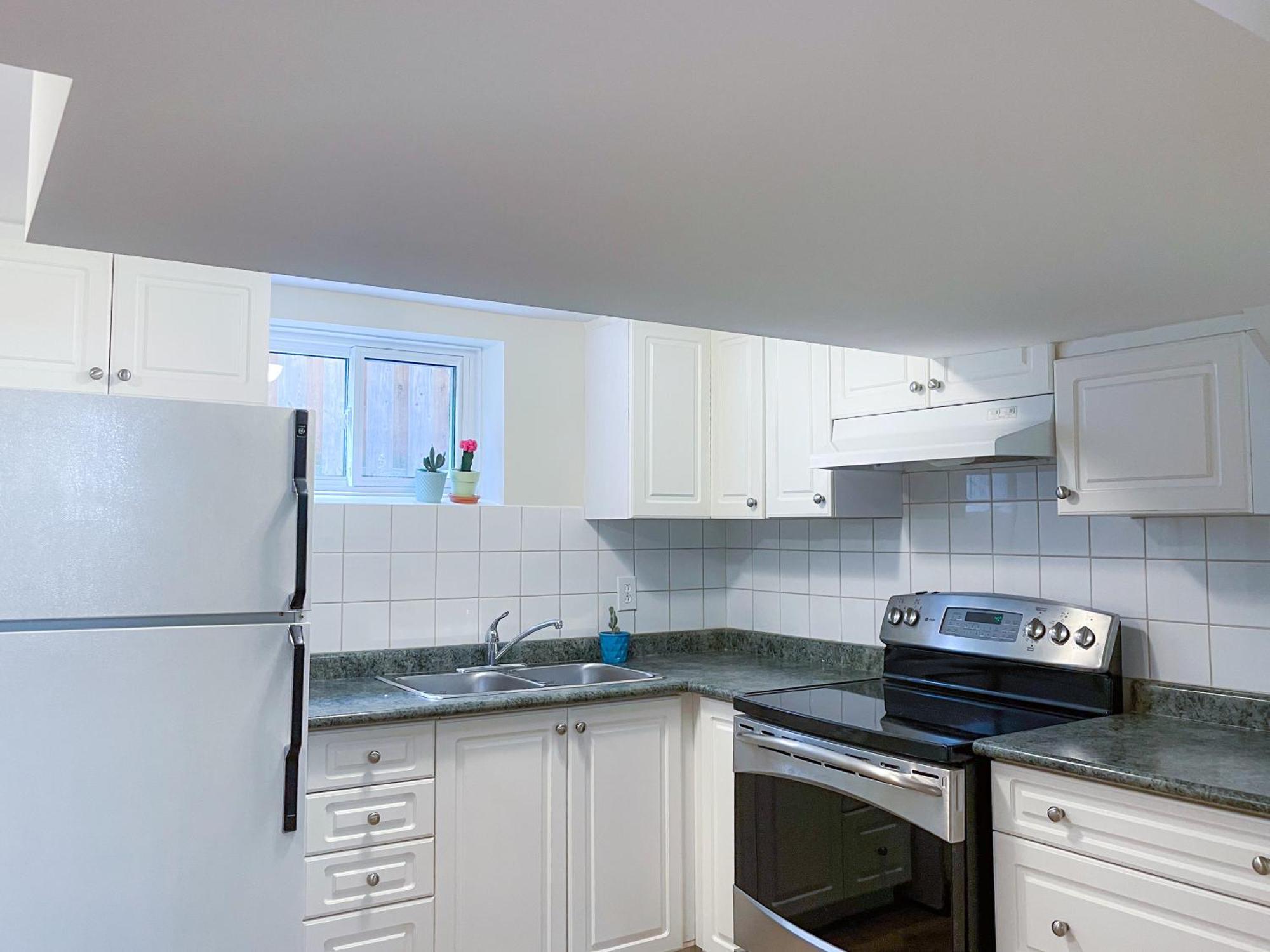 토론토 Newly-Renovated 3Br House, 12 Minutes To Airport 아파트 외부 사진