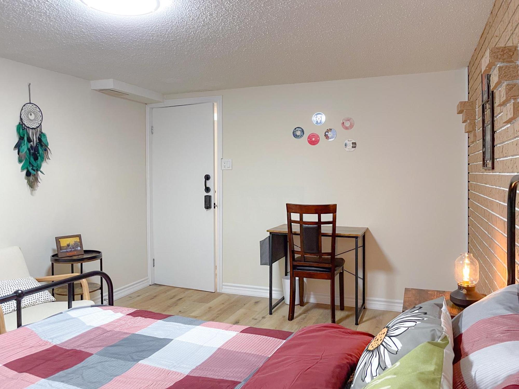 토론토 Newly-Renovated 3Br House, 12 Minutes To Airport 아파트 외부 사진